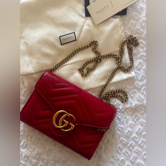 Gucci Marmont Wallet/Purse in Hibis Red - Picture 1 of 4